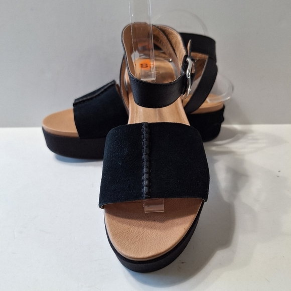 UGG (NEW) Black Suede Leather Designer Chapala Platform Wedge Shoes Size 8.5 - Picture 1 of 13